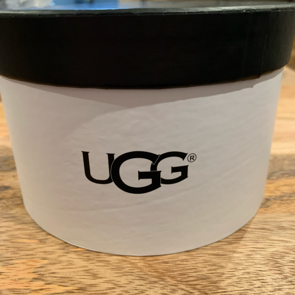 Ugg | Shearling Chestnut Ear Muffs - Picture 6 of 8